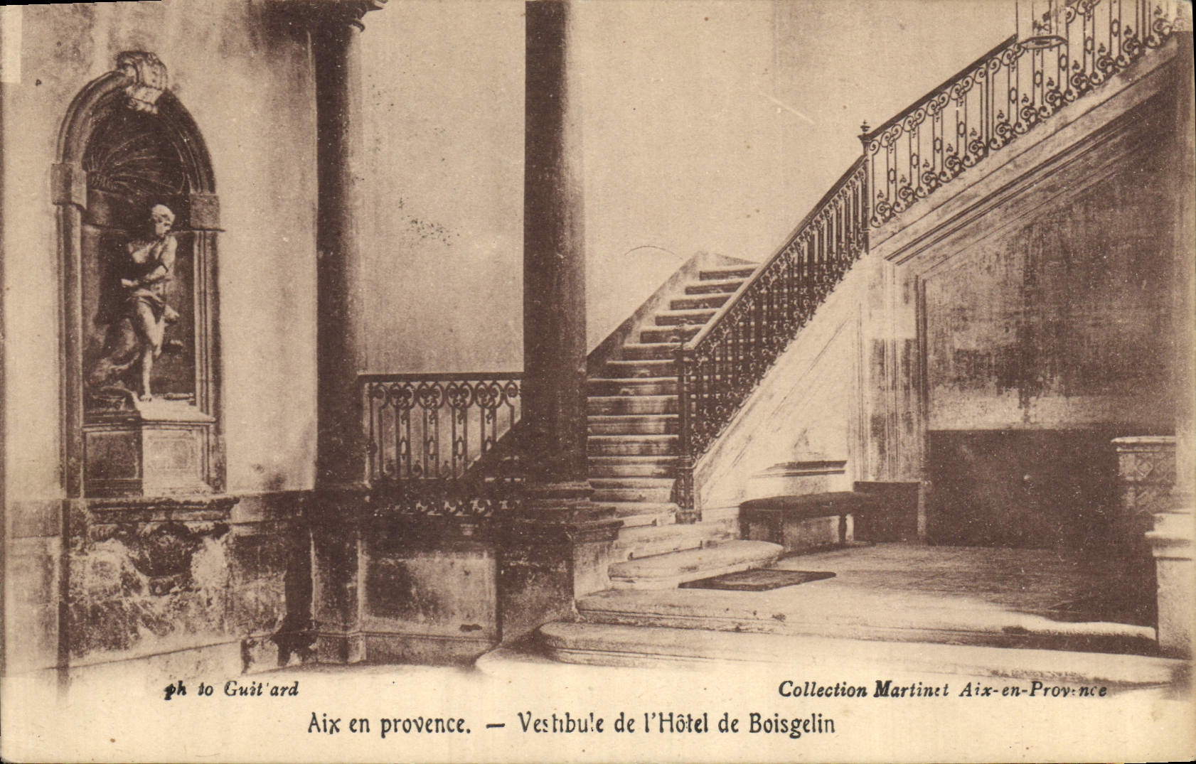Aix-en-Provence — Vestibule of the Hôtel de Boisgelin — phot. Guittard