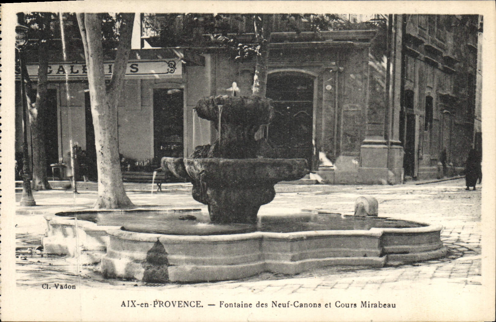 Aix-en-Provence — Fontäne der Neun Kanonen und Mirabeau-Promenade — Cl. Vadon