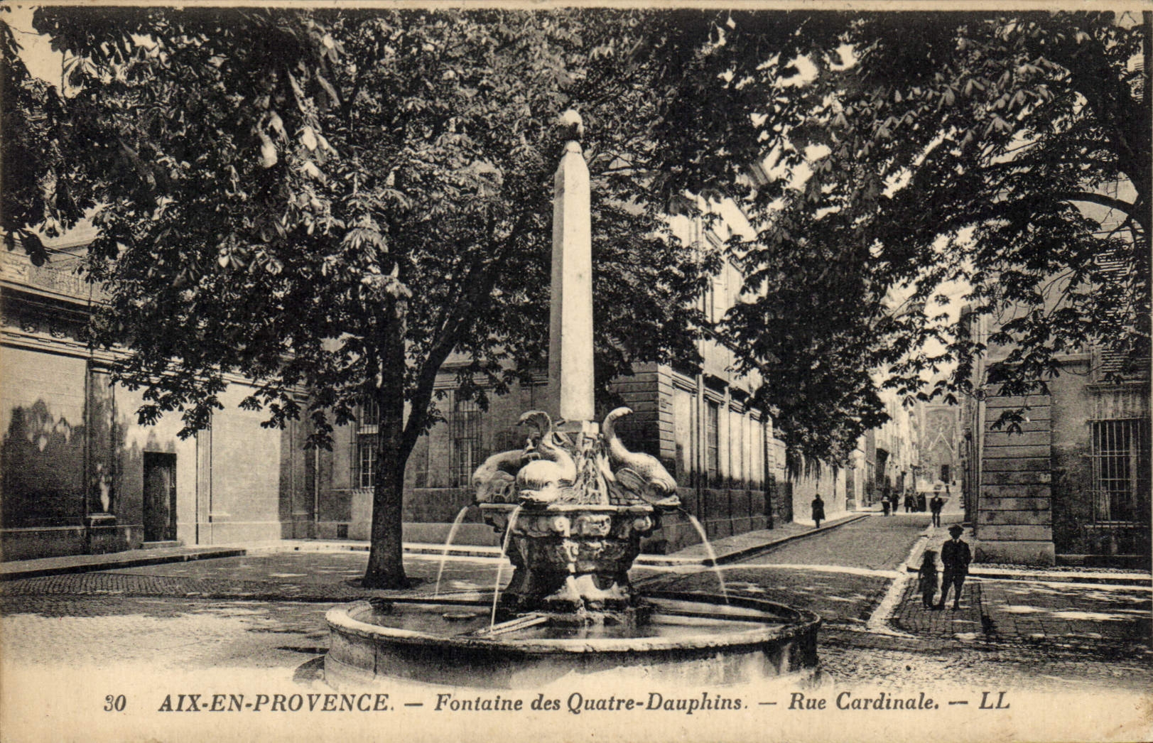 Aix-en-Provence — Fontaine des Quatre-Dauphins — Rue Cardinale — LL