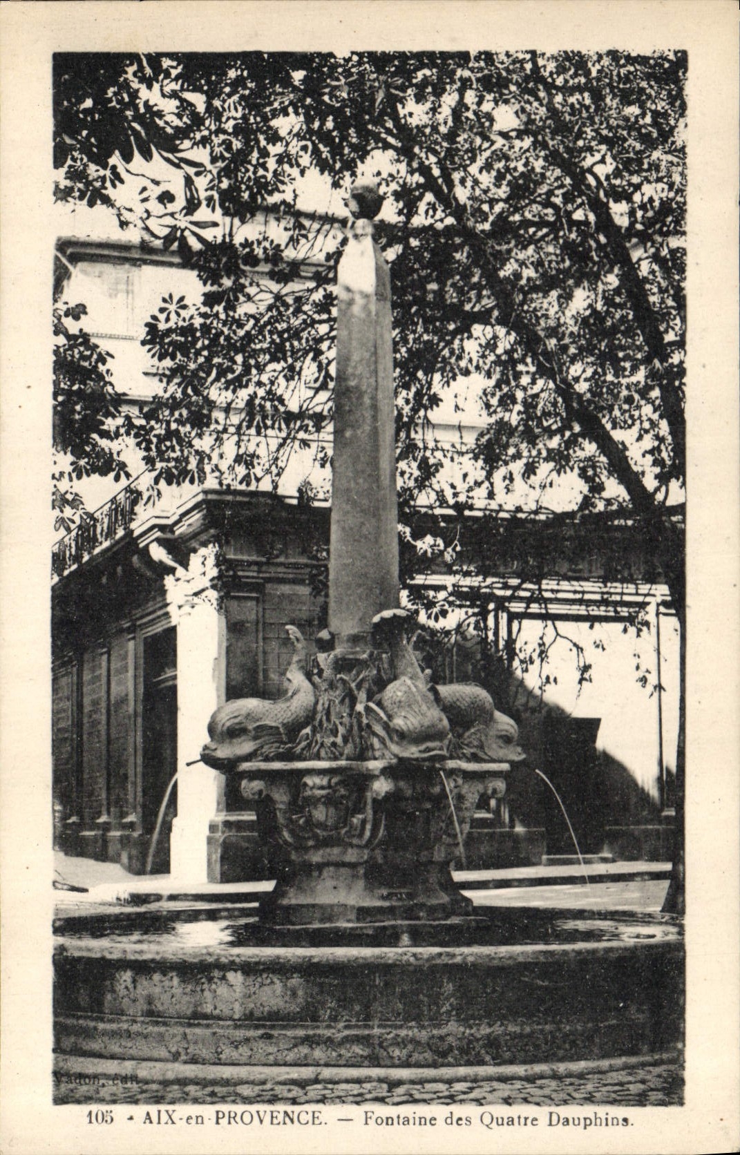 AIX-EN-PROVENCE — Fontaine des Quatre Dauphins — publisher Sacon, n° 105