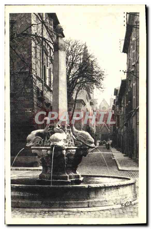 Fontaine des Quatre-Dauphins — Aix-en-Provence — Relia