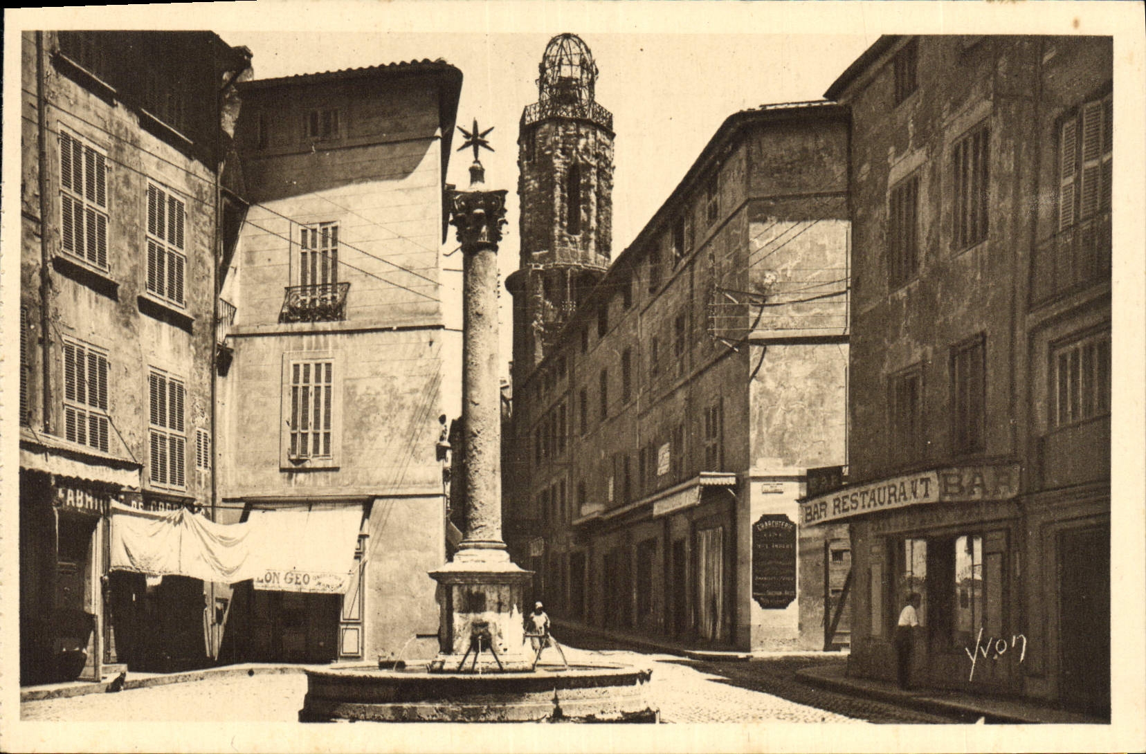 Place des Augustins — Aix-en-Provence — Éditions d'Art YVON