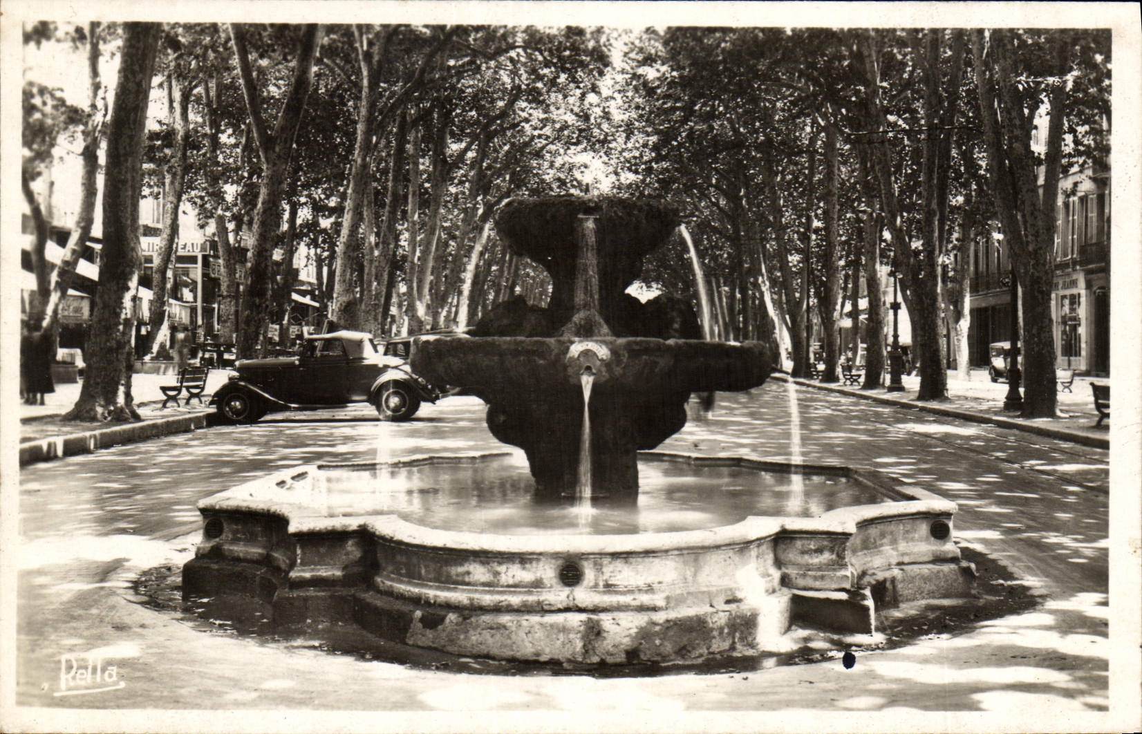 Fontaine des Neuf Canons — Aix-en-Provence — Pella