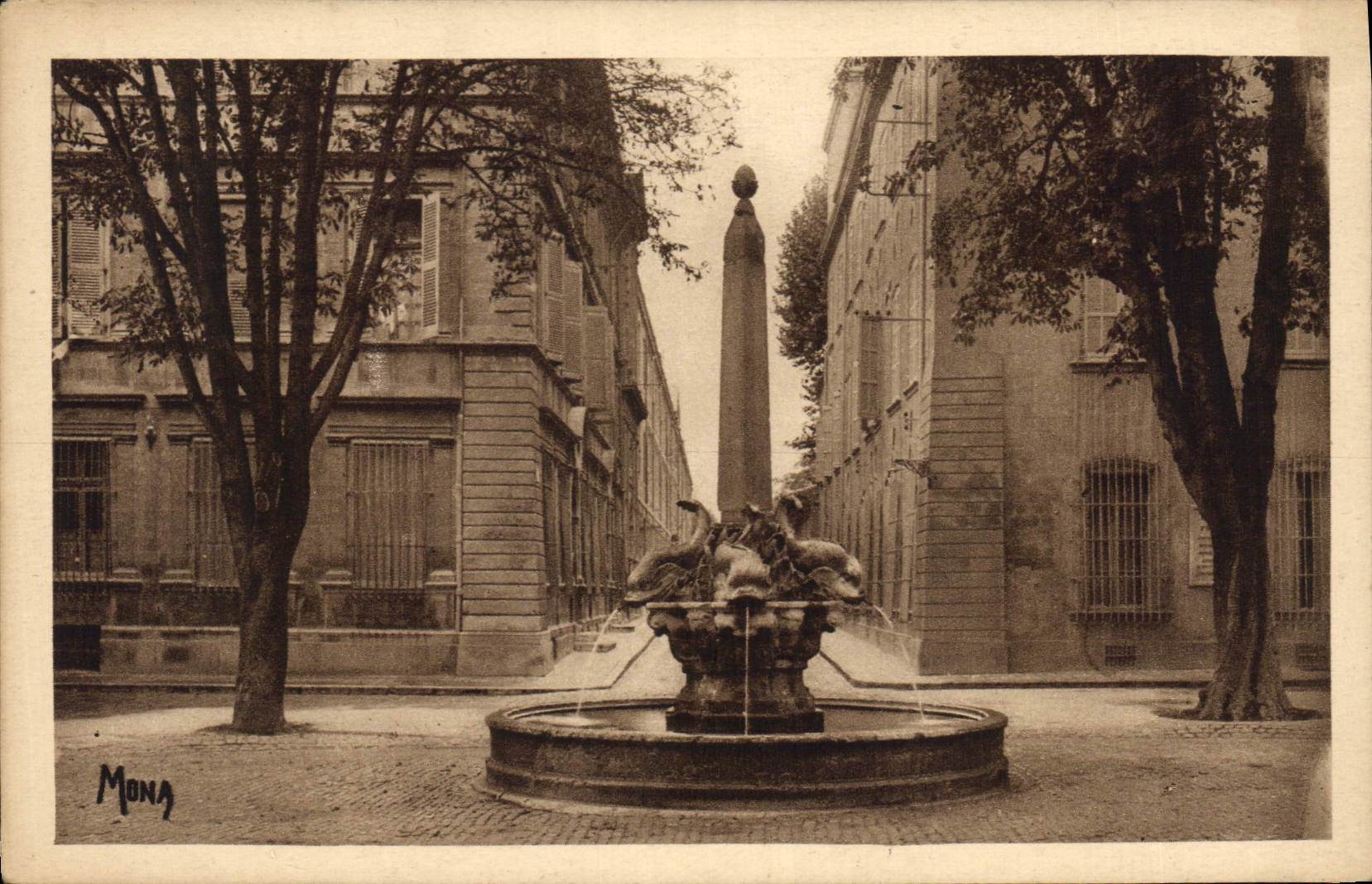 Aix-en-Provence — Fontaine des Quatre-Dauphins — Éditions Mona