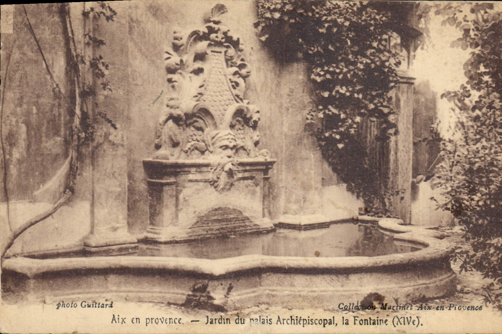 Aix-en-Provence — Jardin du palais Archiépiscopal, la Fontaine (XIVe) — photo Guittard