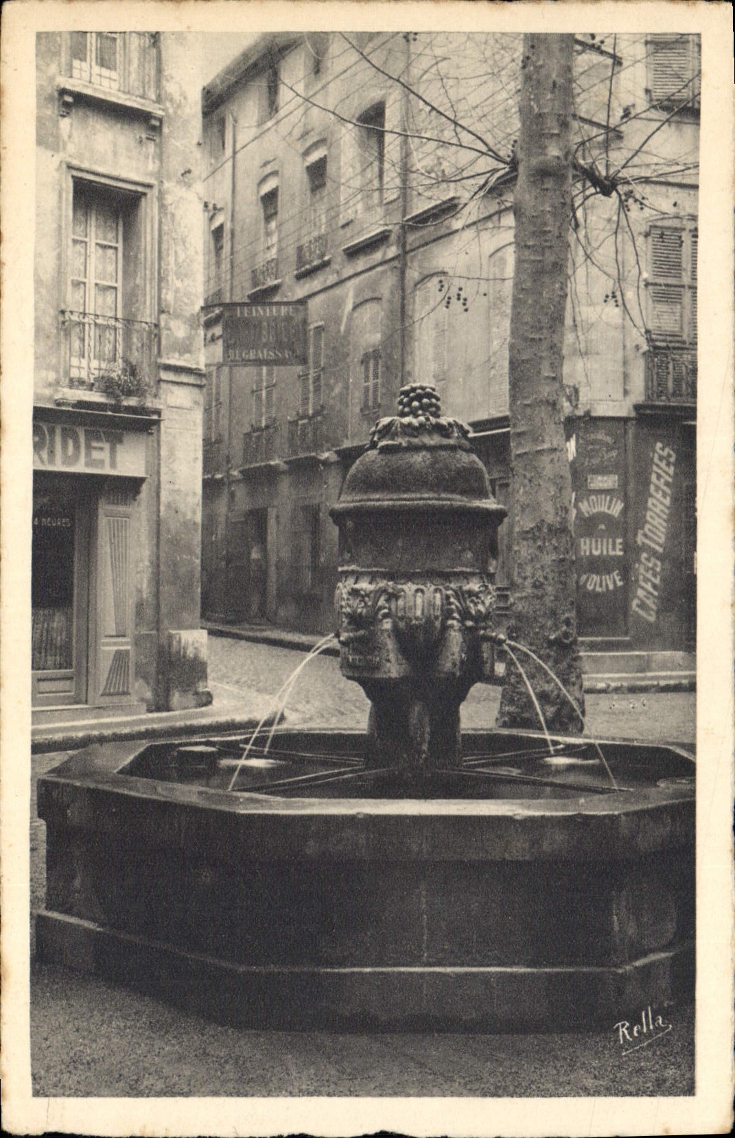 Fontaine de la place des Trois-Ormeaux — Aix-en-Provence — Reïla