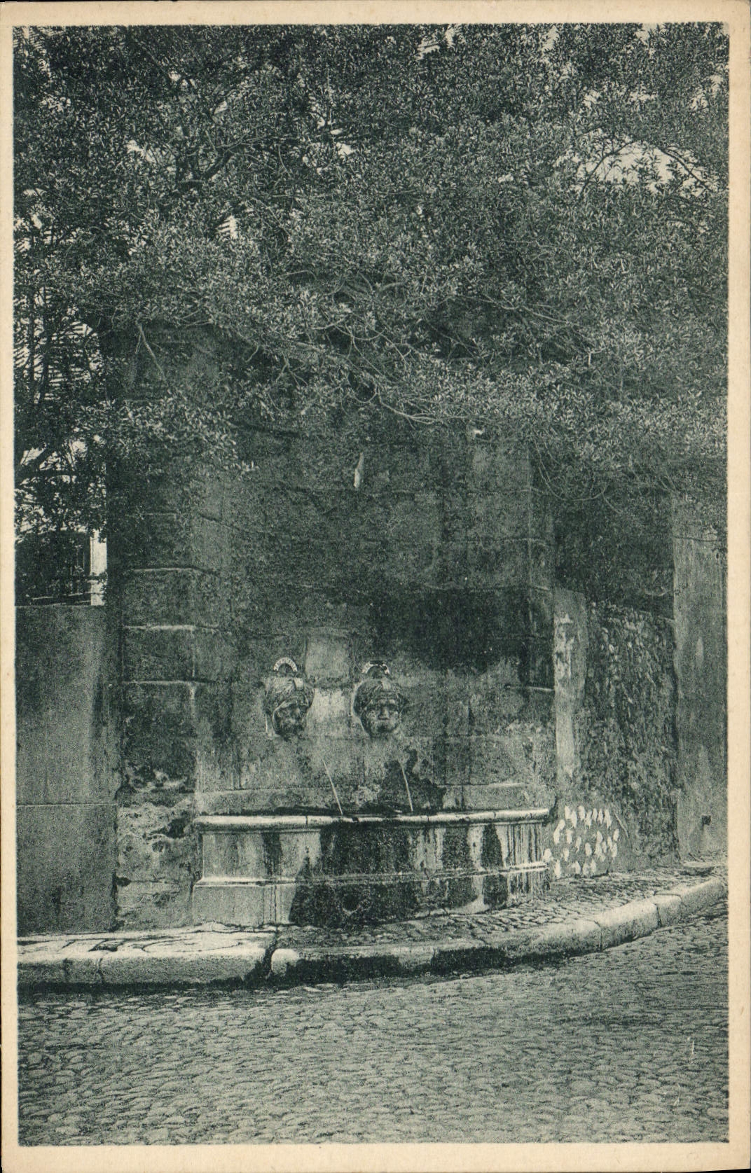 Fontaine d'Argent — Aix-en-Provence — J. Gouillard, Publisher, Aix-en-Provence