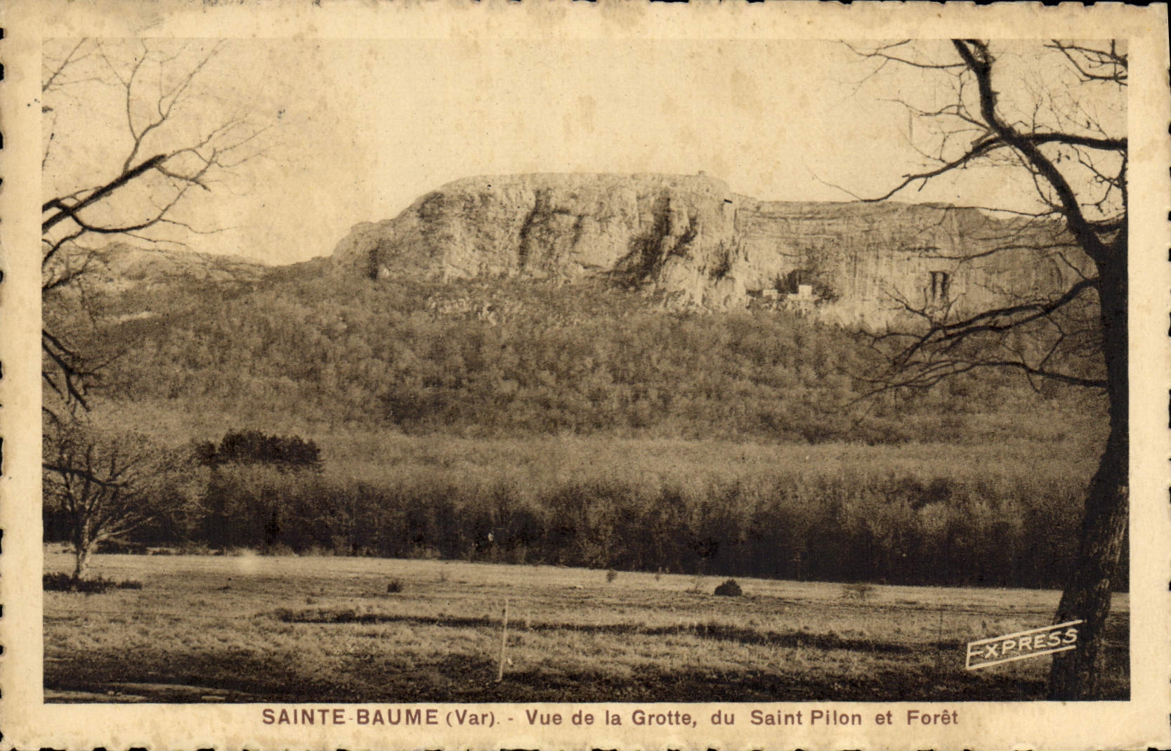 Sainte-Baume (Var) - Vue de la Grotte, du Saint Pilon et Forêt - F-Express