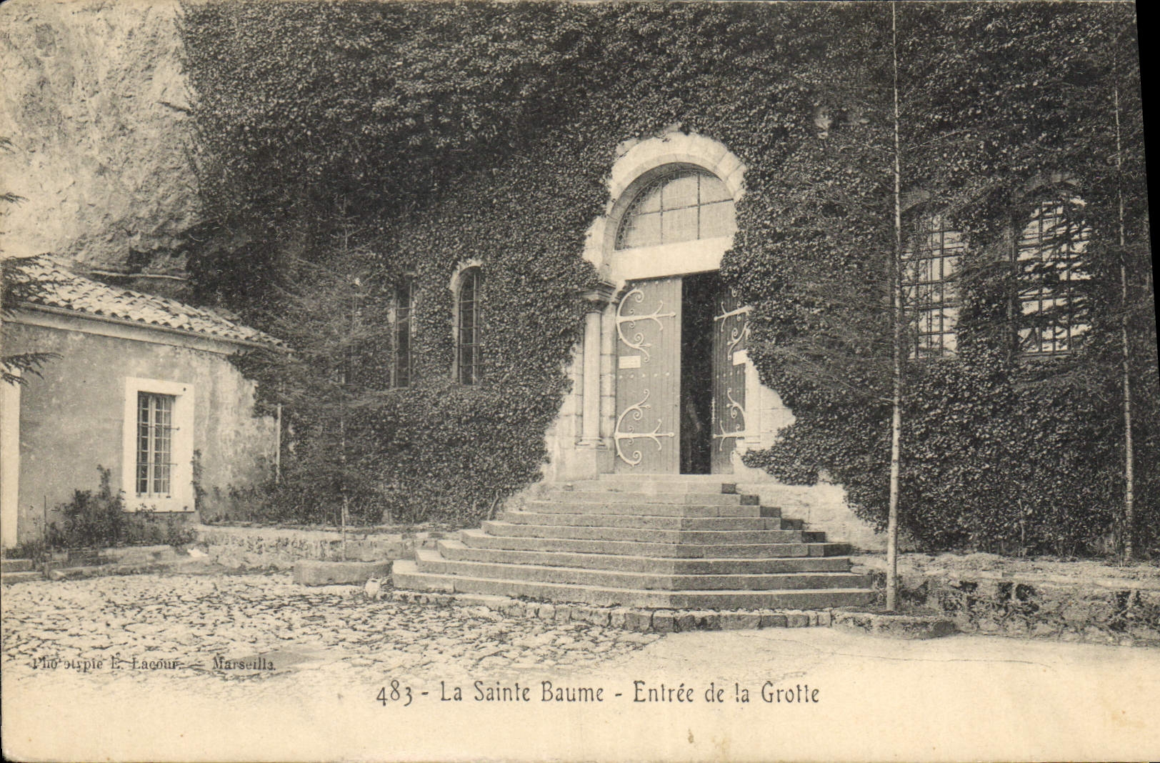 La Sainte Baume - Entrée de la Grotte — Photo E. Lacour, Marseille, n° 483