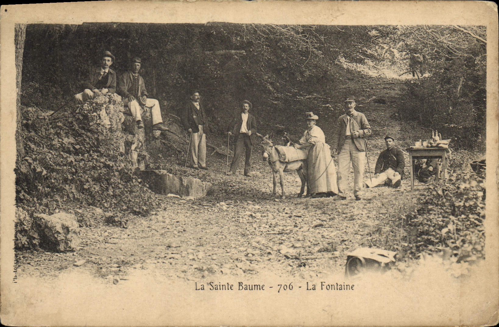 La Sainte Baume - 706 - La Fontaine — Photographie de groupe avec âne — Photo Tournier