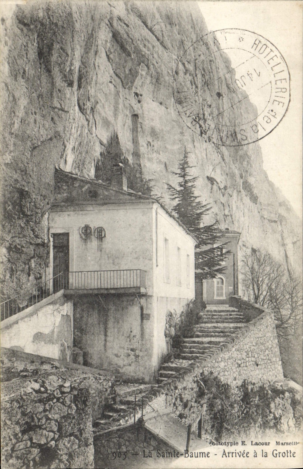 CPA La Sainte Baume Arrivee a la Grotte 