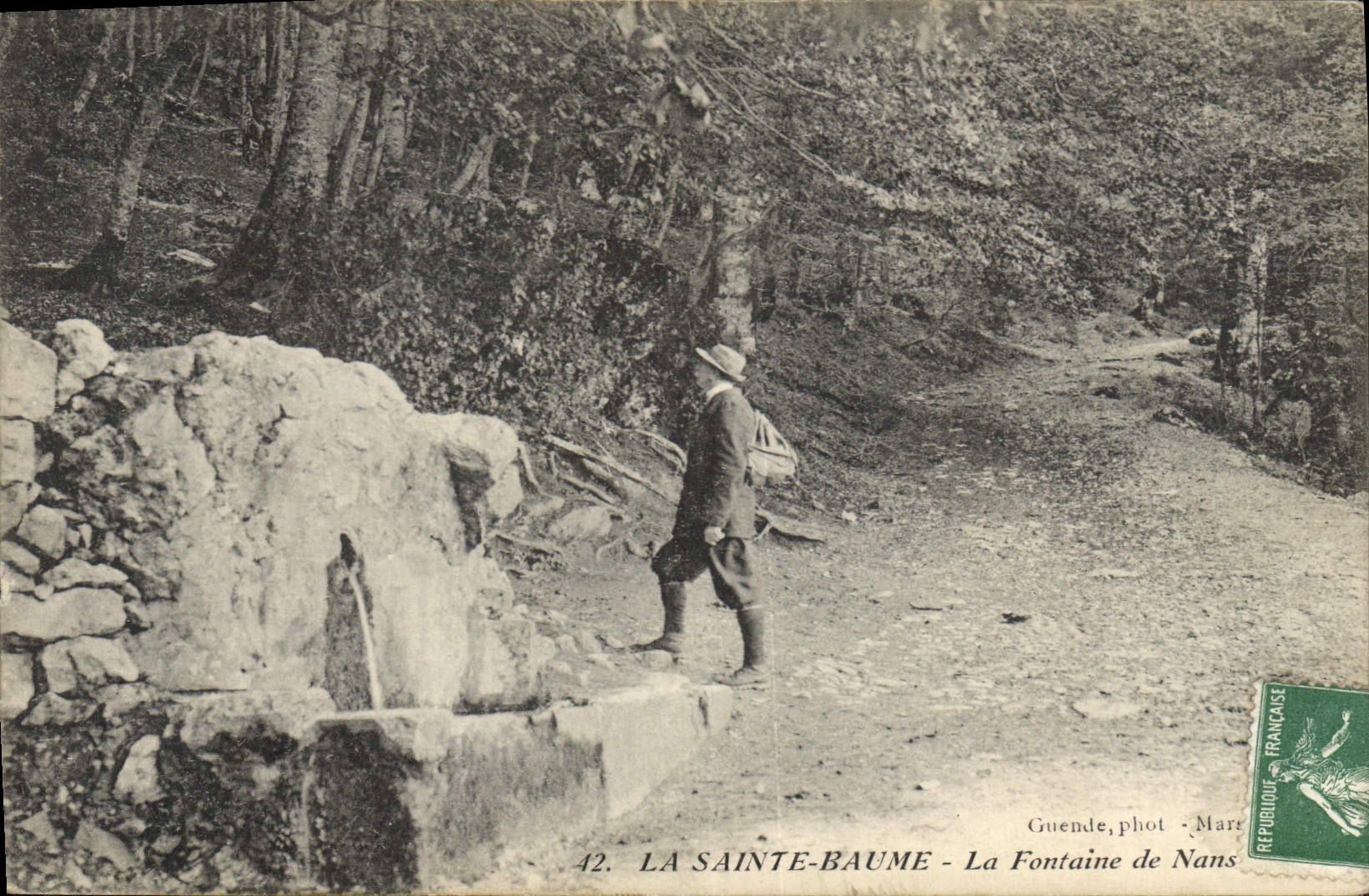 CPA La Sainte Baume La Fontaine de Nans 