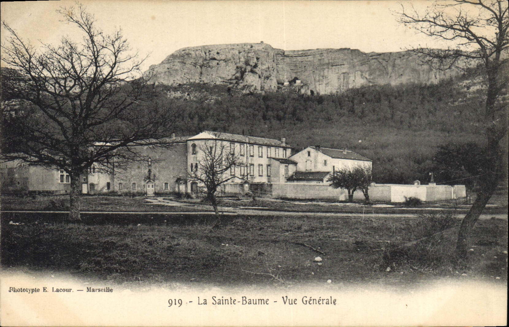 CPA La Sainte Baume Vue Generale 