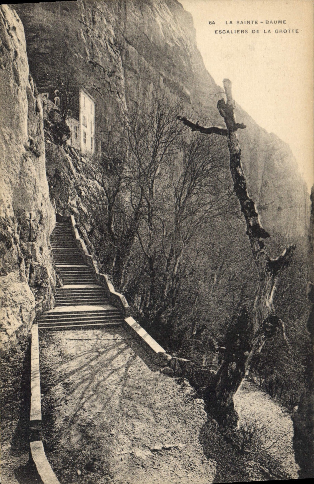 La Sainte-Baume — Escaliers de la Grotte — Éditeur CPAPHIL, n° 64