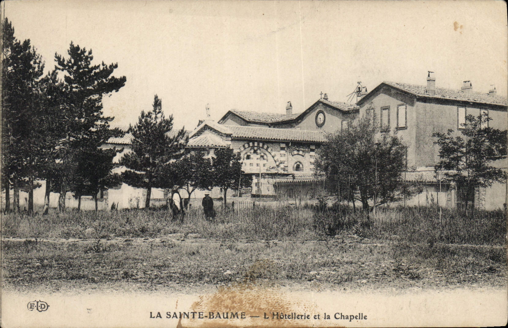 CPA La Sainte Baume L'Hotellerie et la Chapelle 