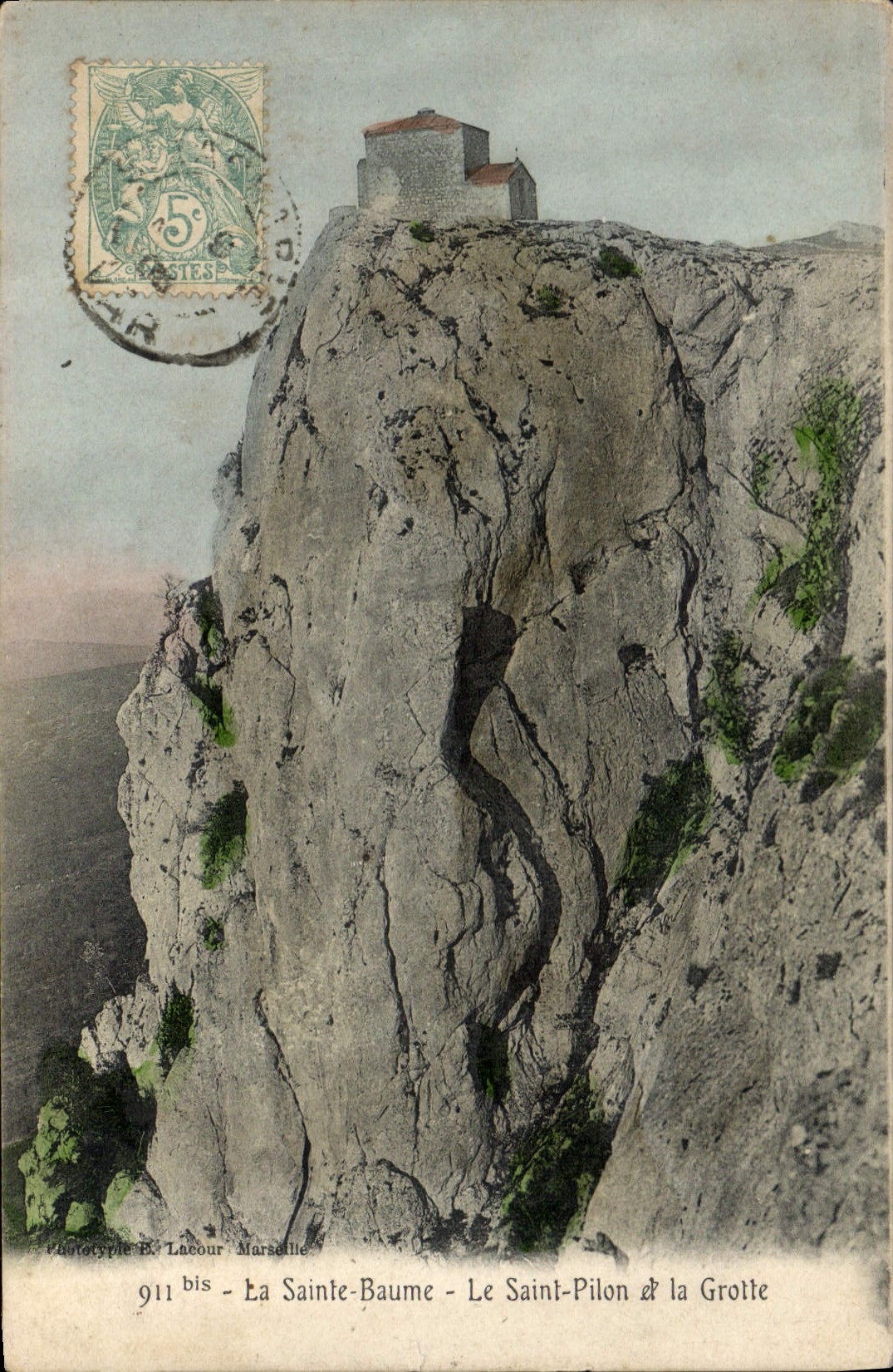 CPA La Sainte Baume Le Saint Pilon et la Grotte 