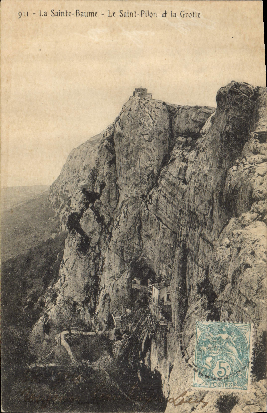 CPA La Sainte Baume Le Saint Pilon et la Grotte 