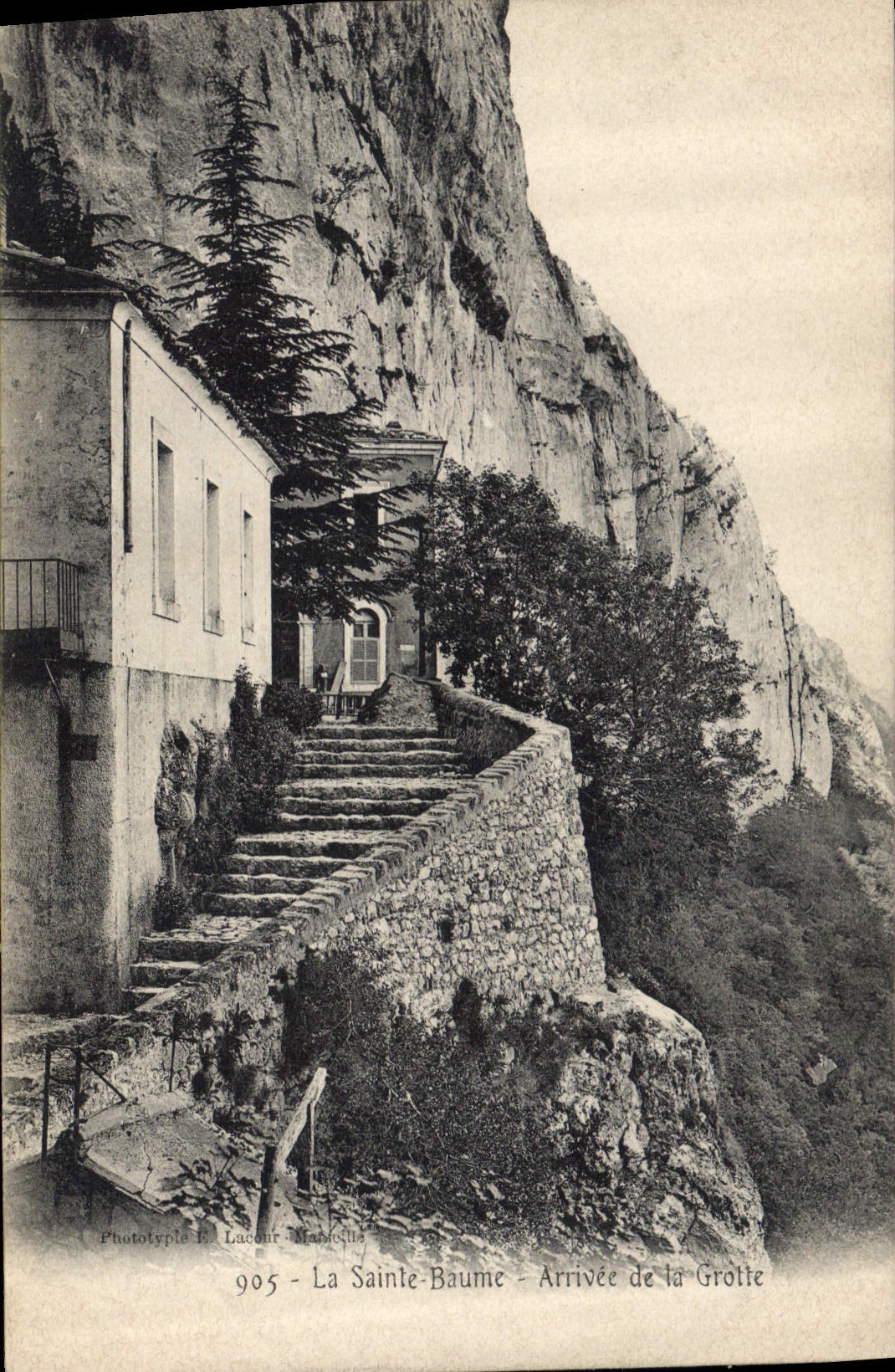 La Sainte-Baume — Arrivée de la Grotte — Phototypie Laucourt-Madocille, n° 905