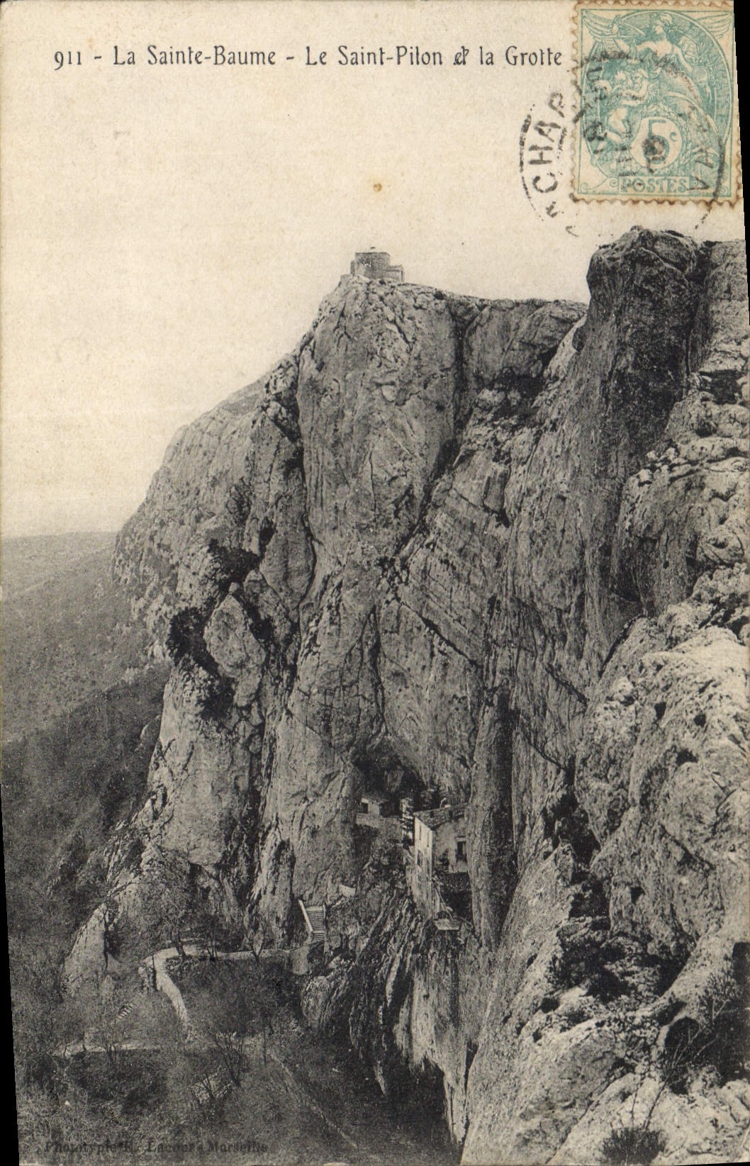CPA La Sainte Baume Le Saint Pilon et la Grotte 