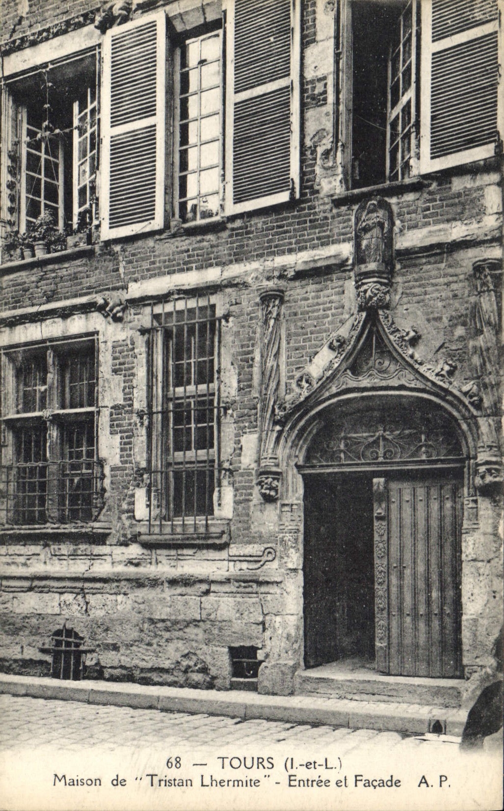 CPA Tours Maison de Tristan Lhermite Entree et Facade 