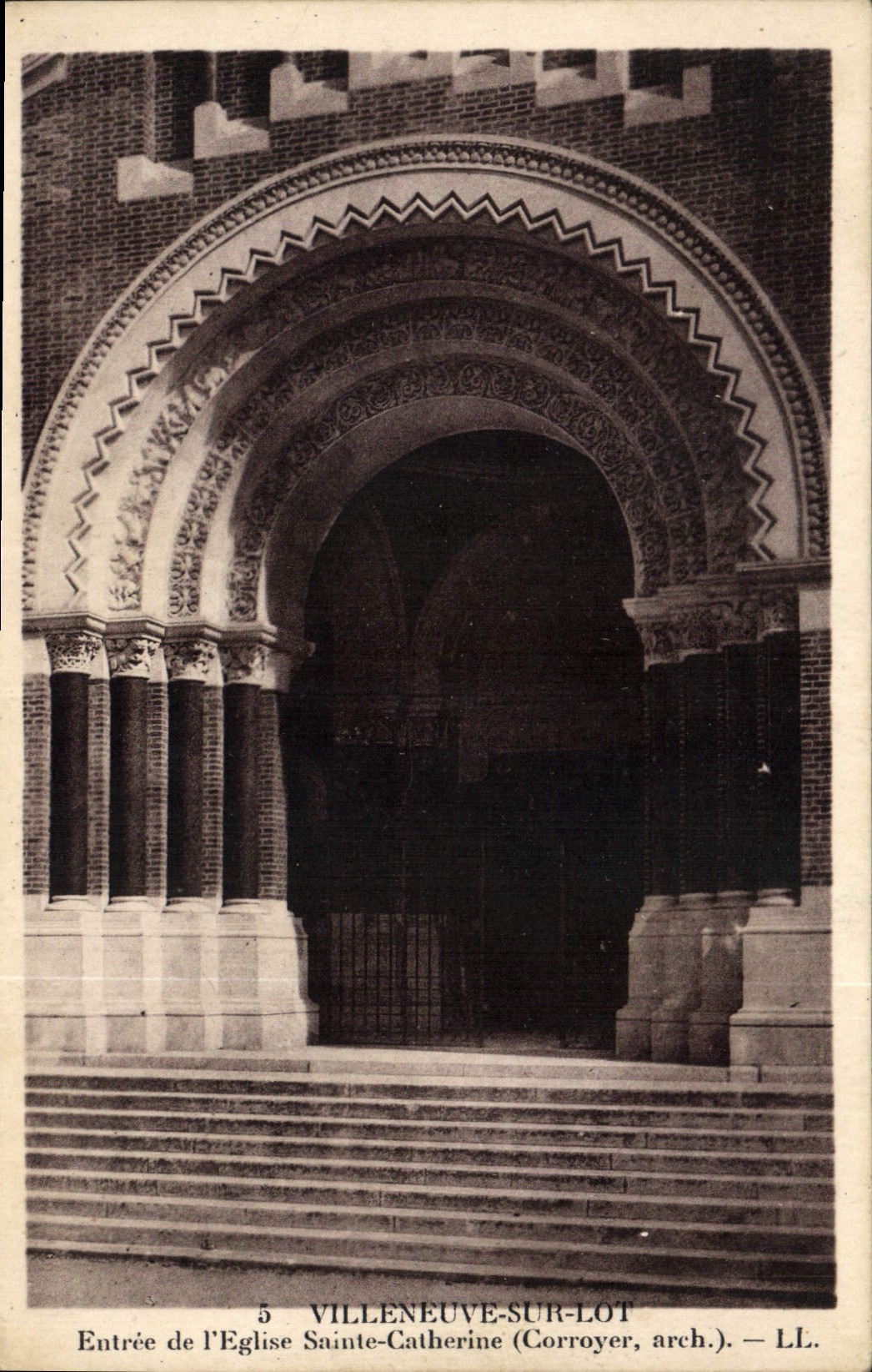 Entrée de l'Église Sainte-Catherine — Villeneuve-sur-Lot — Corroyer, arch. — LL.