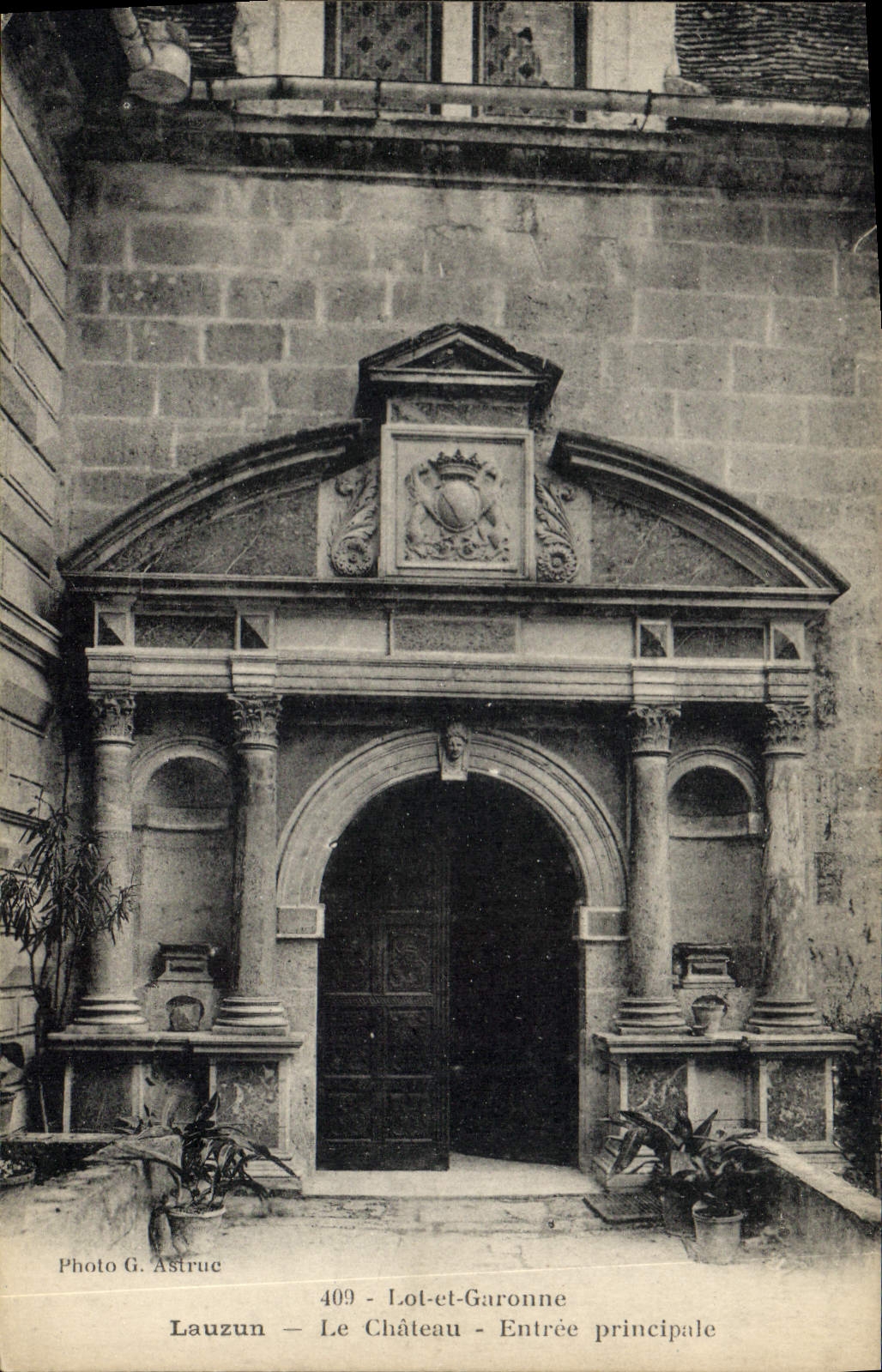 Lauzun — Le Château — Entrée principale — Photo G. Astrue — n° 409