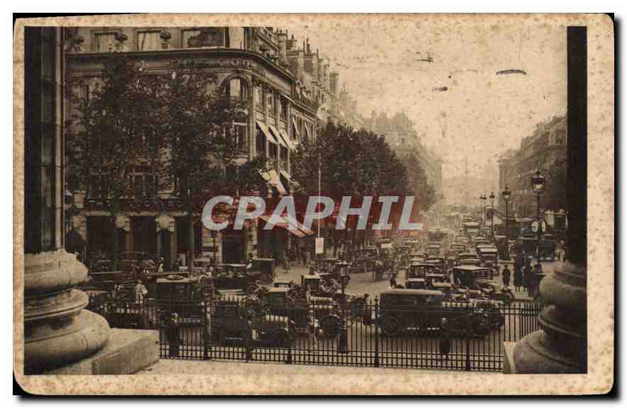 CPA Paris La Rue Prise du Peristyle de la Madeleine 