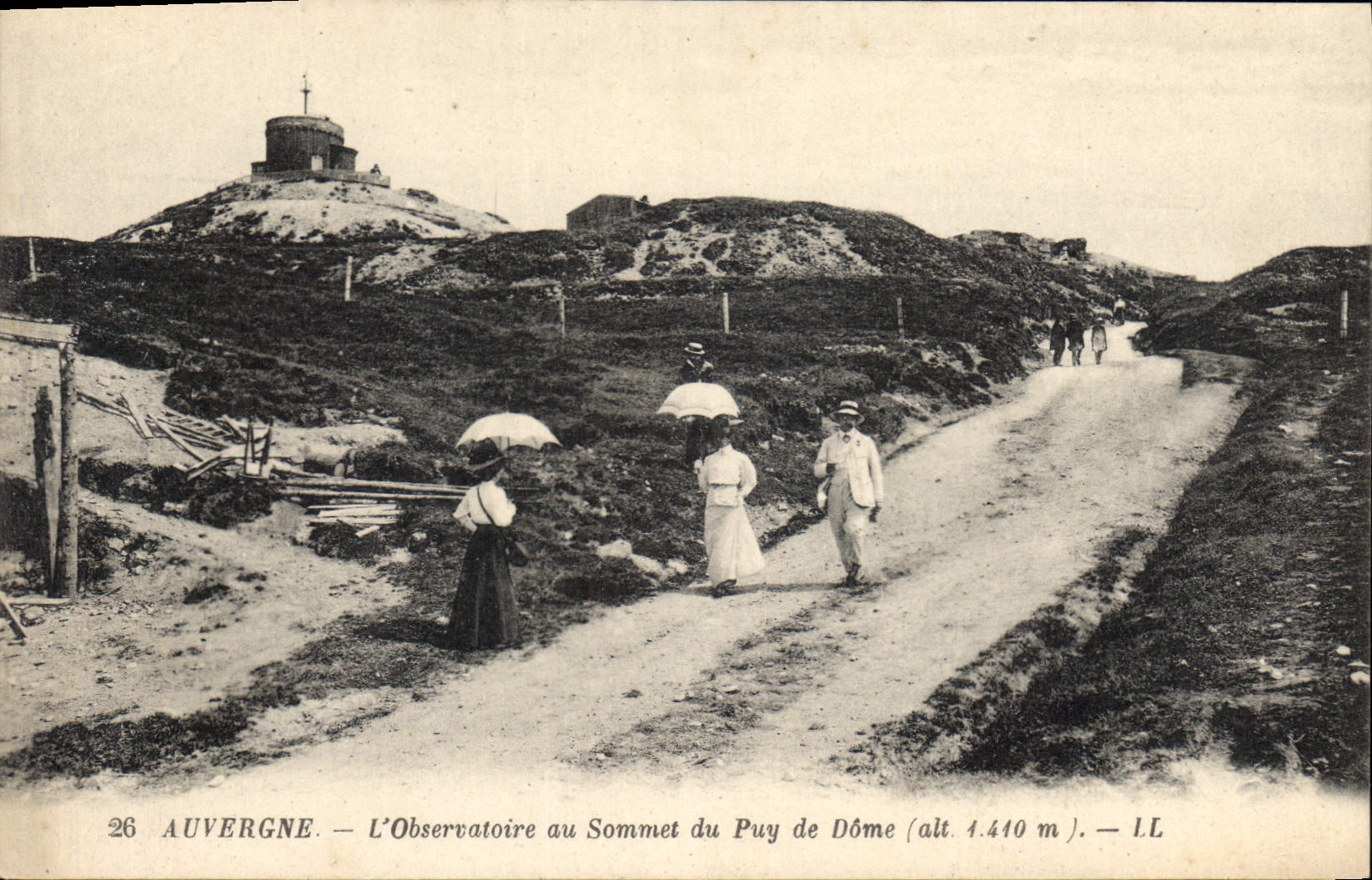 Auvergne — L'Observatoire au Sommet du Puy de Dôme (alt. 1.440 m.) — LL