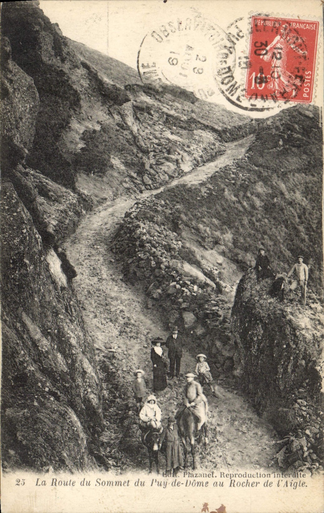 Die Straße vom Gipfel des Puy-de-Dôme zum Rocher de l'Aigle — Éd. Phazanel, Reproduktion verboten