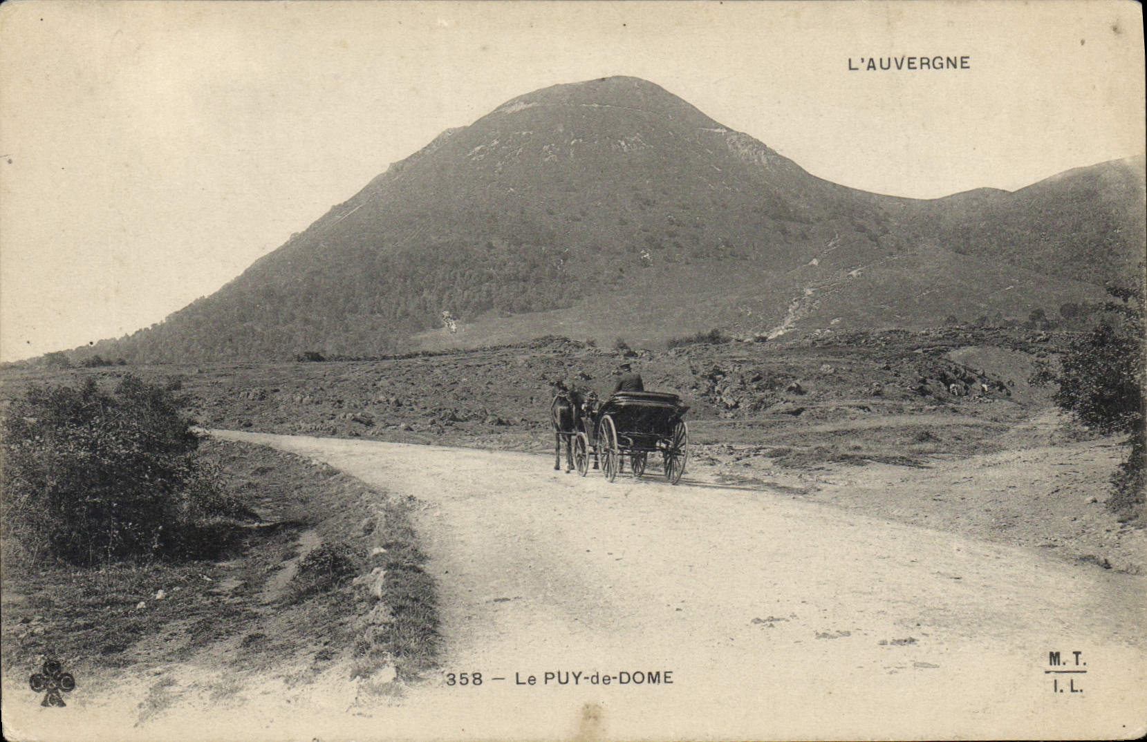 CPA L'Auvergne Le Puy de Dome 