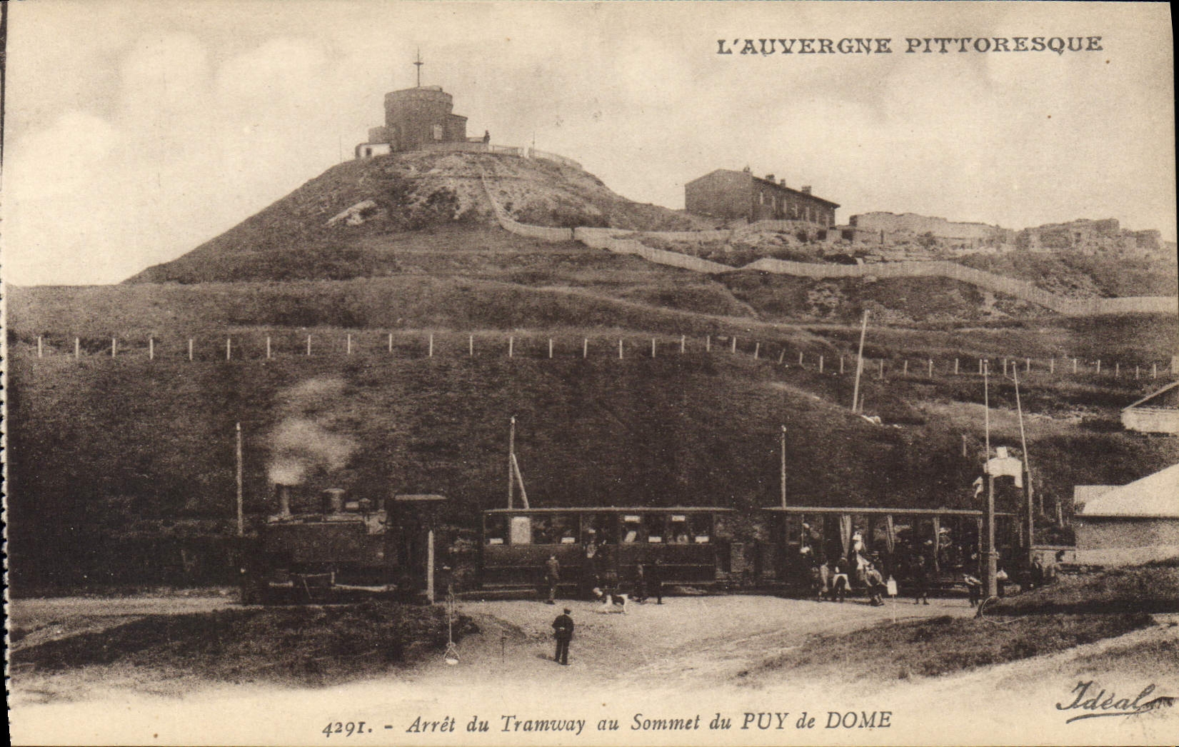 Arrêt du Tramway au Sommet du Puy de Dôme — L'Auvergne Pittoresque — Éditeur Idéal