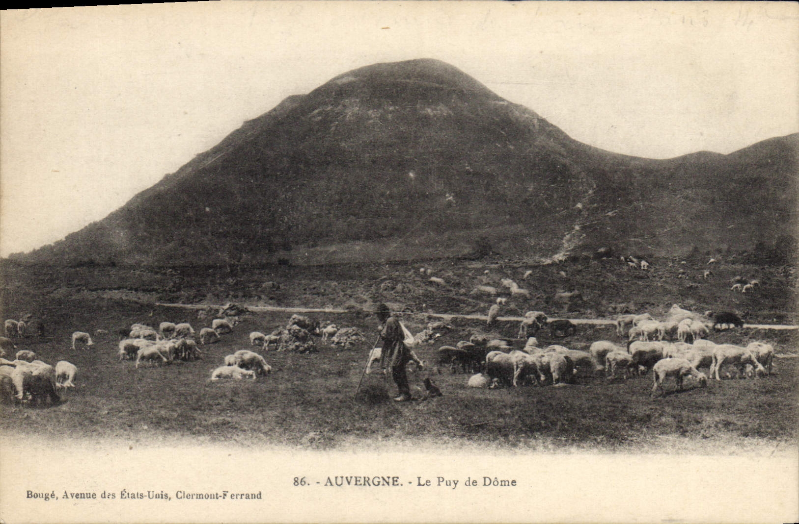 Le Puy de Dôme — Auvergne — 86. — Bougé, Avenue des États-Unis, Clermont-Ferrand