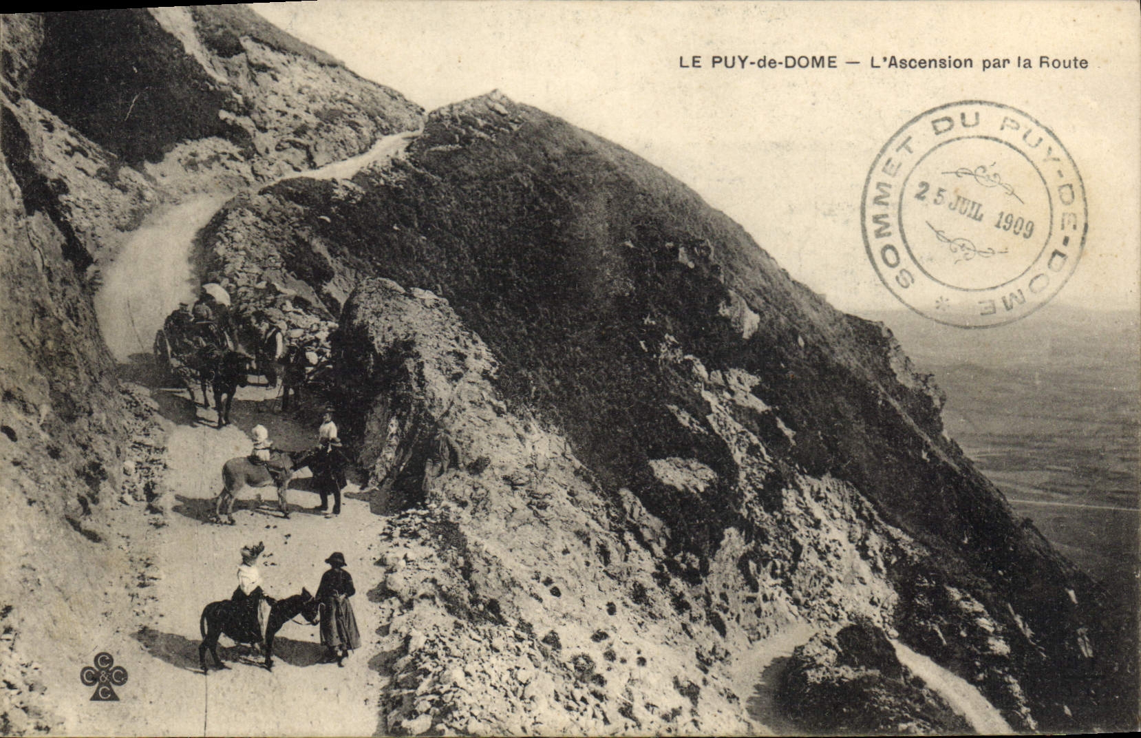LE PUY-de-DOME — L'Ascension par la Route — éditeur non visible