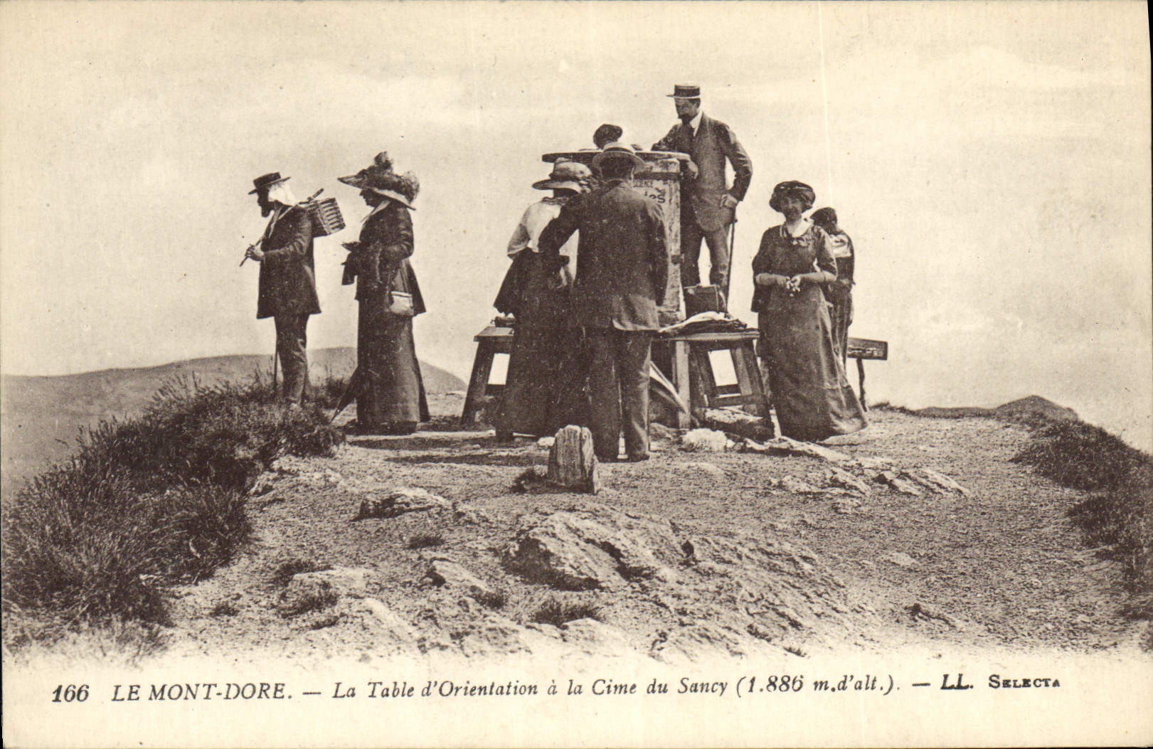 Le Mont-Dore — La Table d'Orientaion à la Cime du Sancy (1.886 m.d'alt.) — LL. Selecta