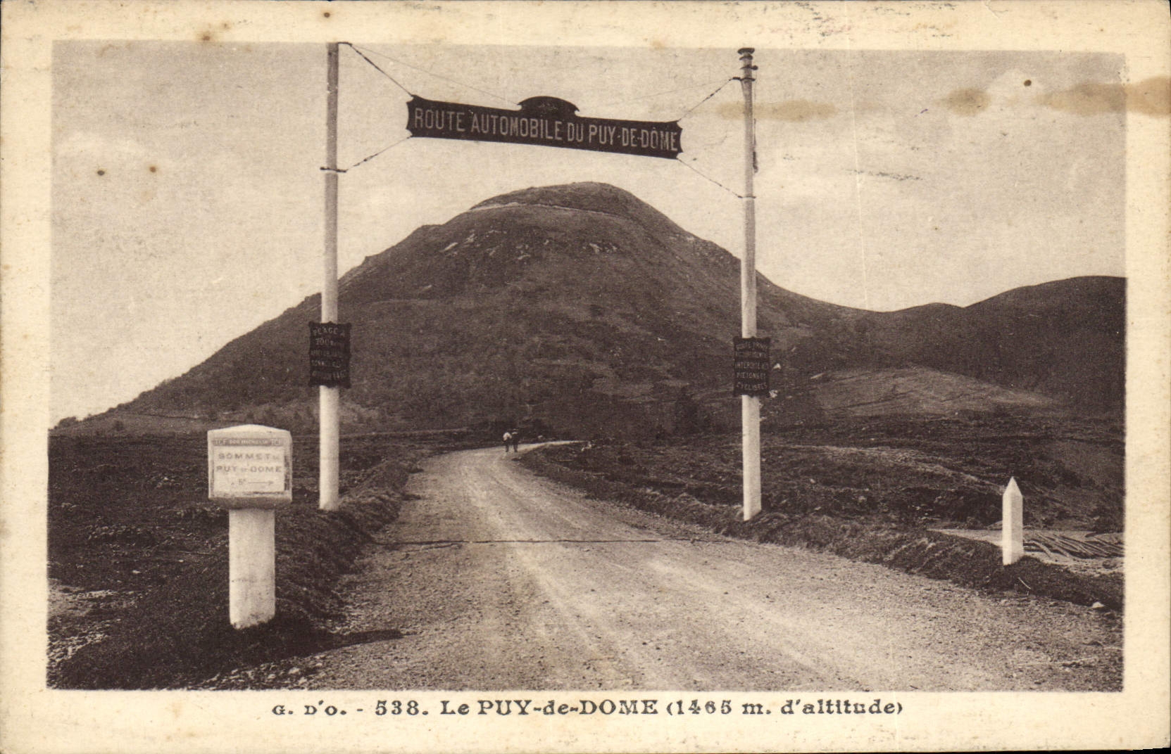 Le PUY-de-DOME — Gipfel bei 1465 m Höhe — Verlag a. d'o. n° 538