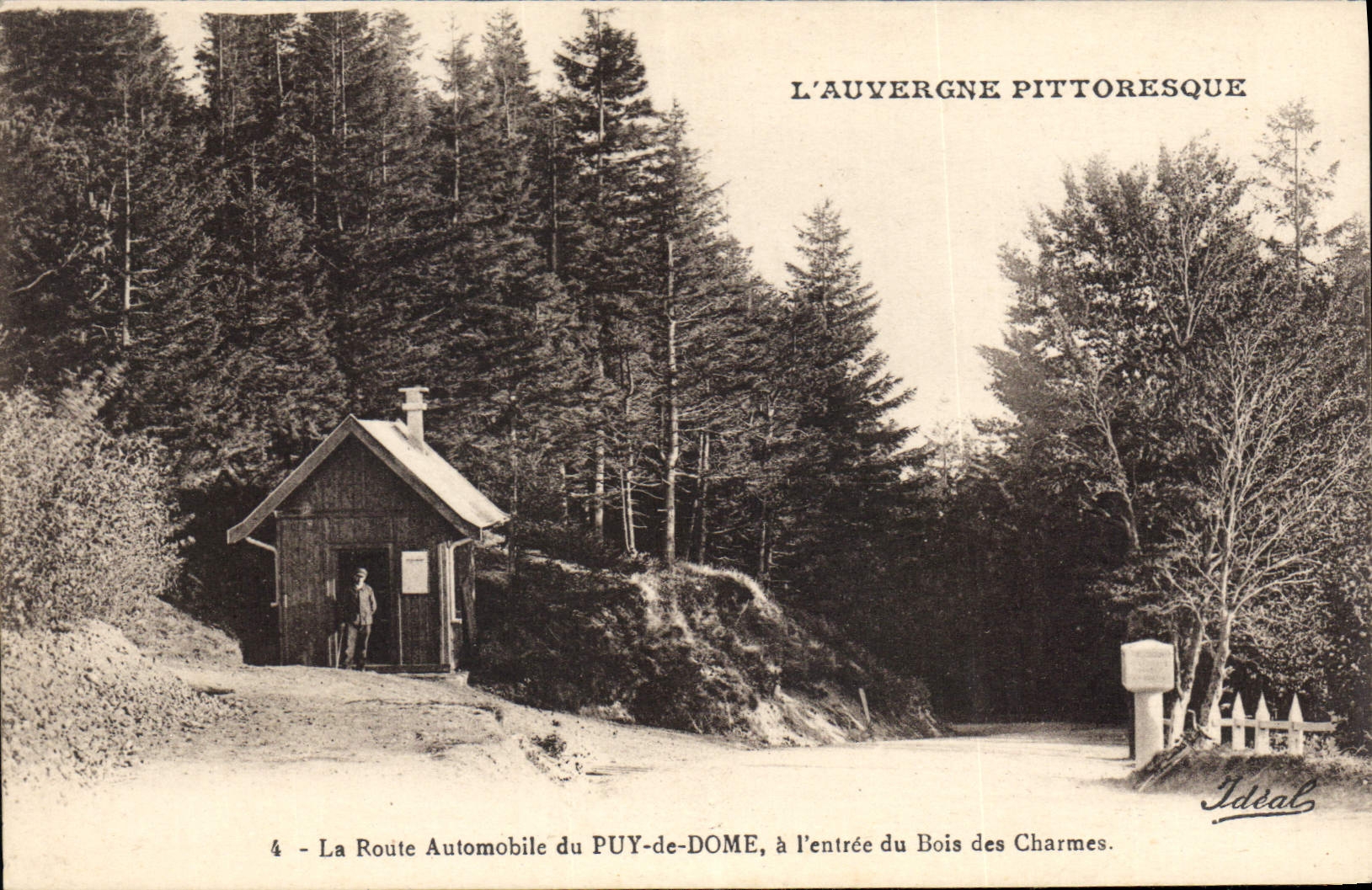 La Route Automobile du PUY-de-DOME, an der Einfahrt zum Bois des Charmes — Die malerische Auvergne — Verlag Idéals, n°4