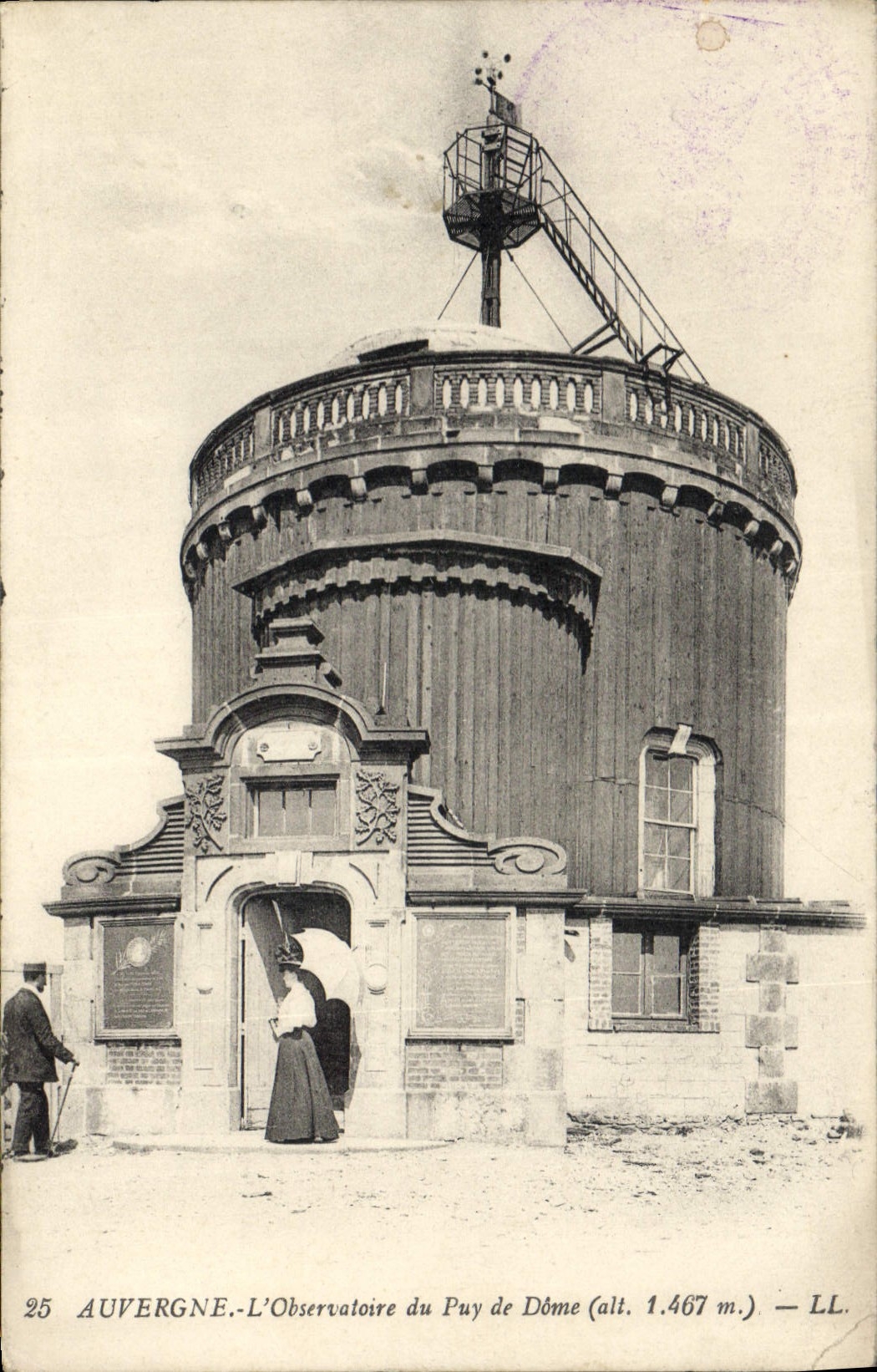 Auvergne - L'Observatoire du Puy de Dôme (alt. 1.467 m.) — LL.