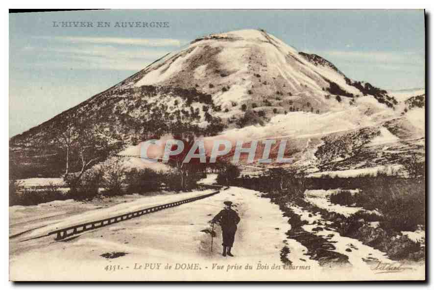 Le Puy de Dôme — Vue prise du Bois des Charmes — éditeur Léon, n° 4351