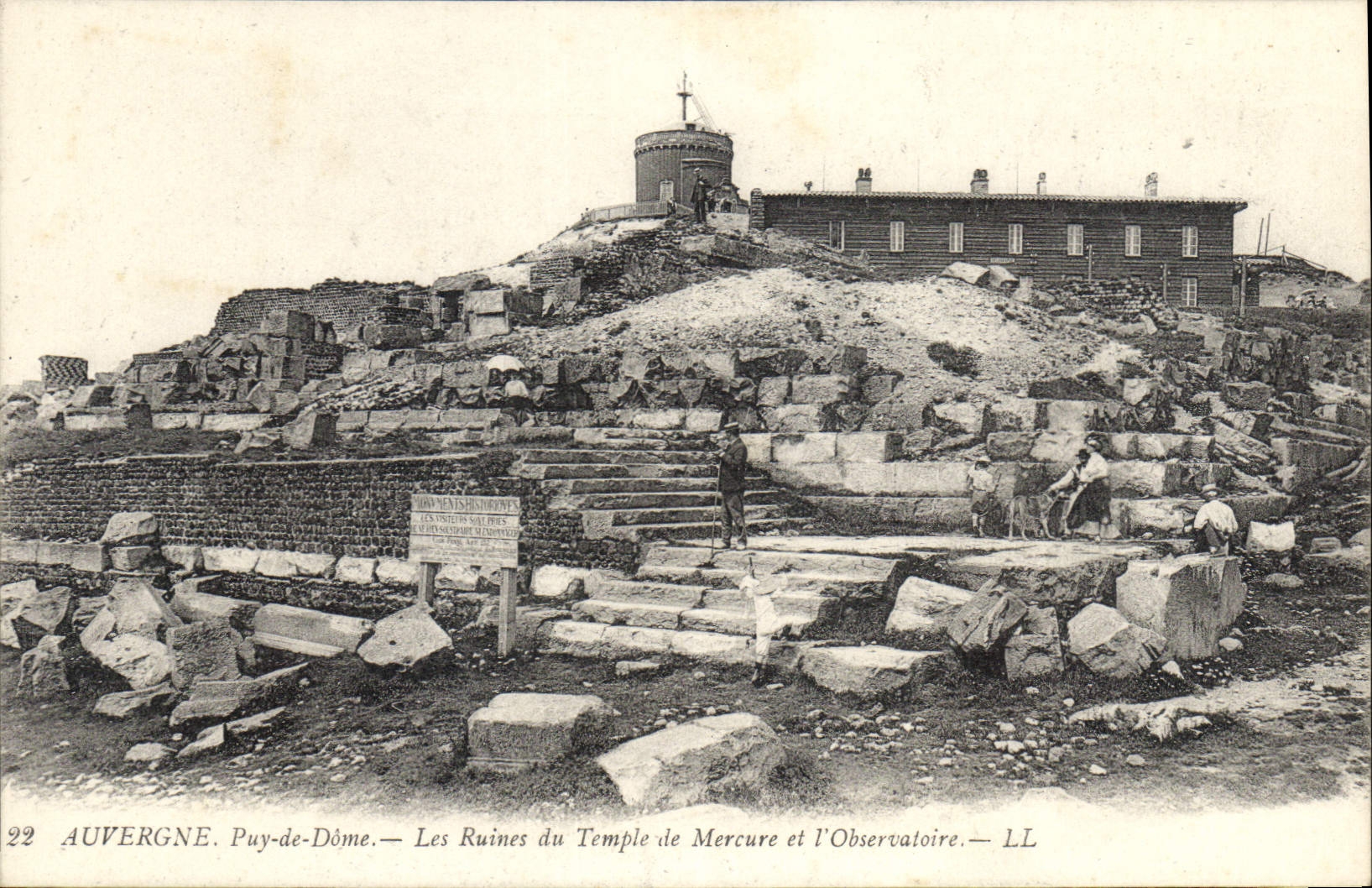 Auvergne. Puy-de-Dôme — Les Ruines du Temple de Mercure et l’Observatoire — LL