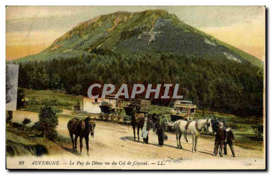 Auvergne — Le Puy de Dôme vu du Col de Ceyssat — LL.