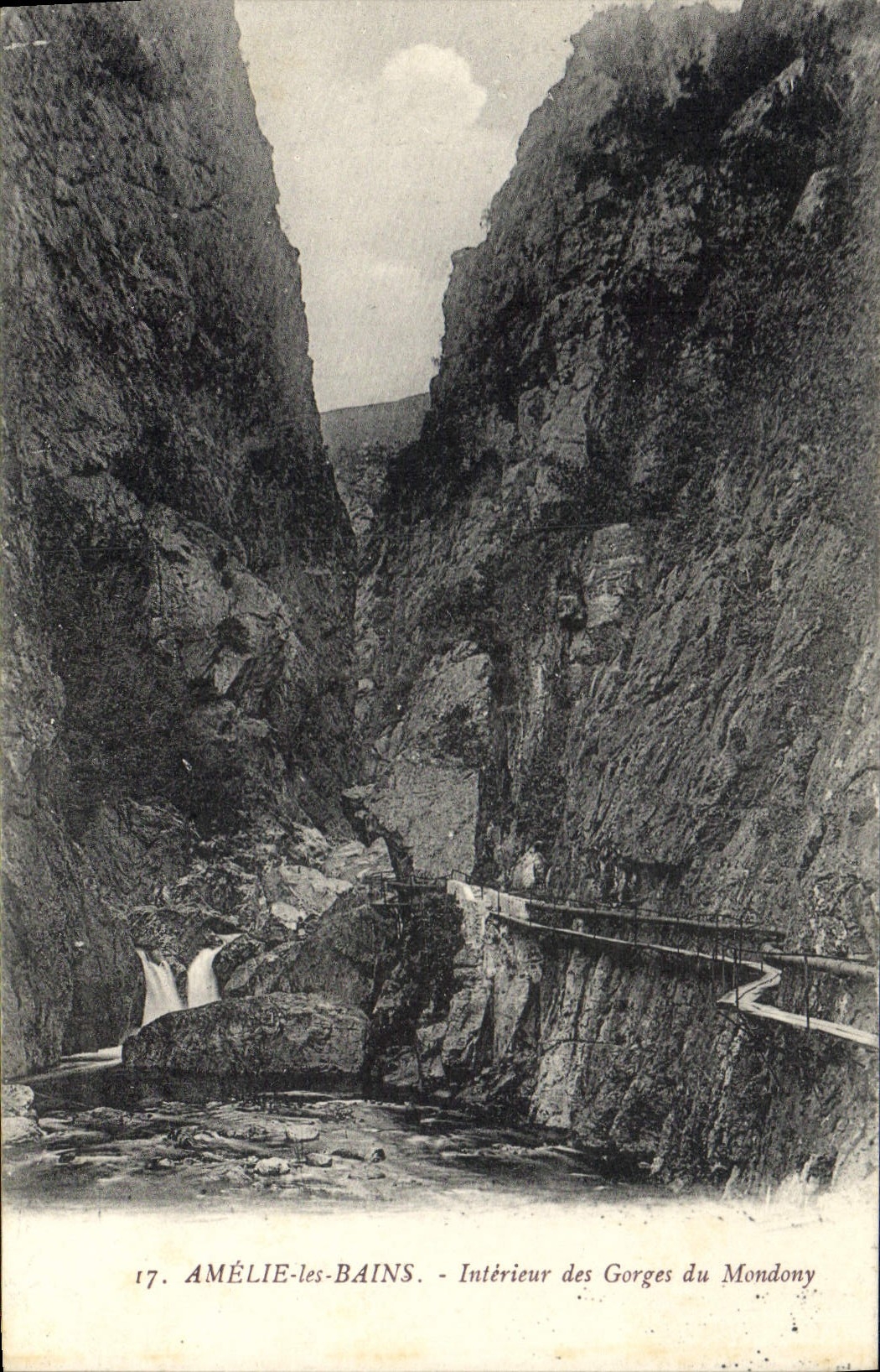 CPA Amelie les Bains Interieur des Gorges du Mondony 