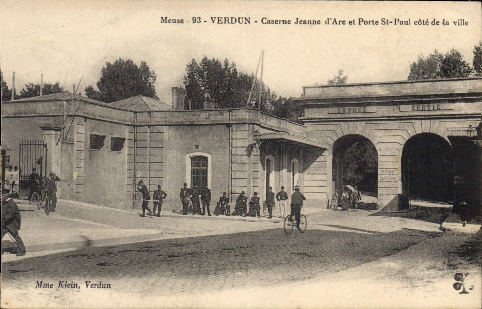 CPA Verdun Caserne Jeanne d'Arc et Porte St Paul cote de la ville 