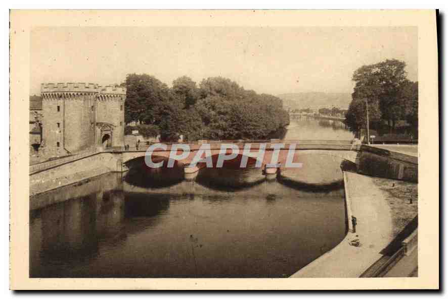 CPA Verdun Vue panoramique sur la Tour et le Pont Chaussee 