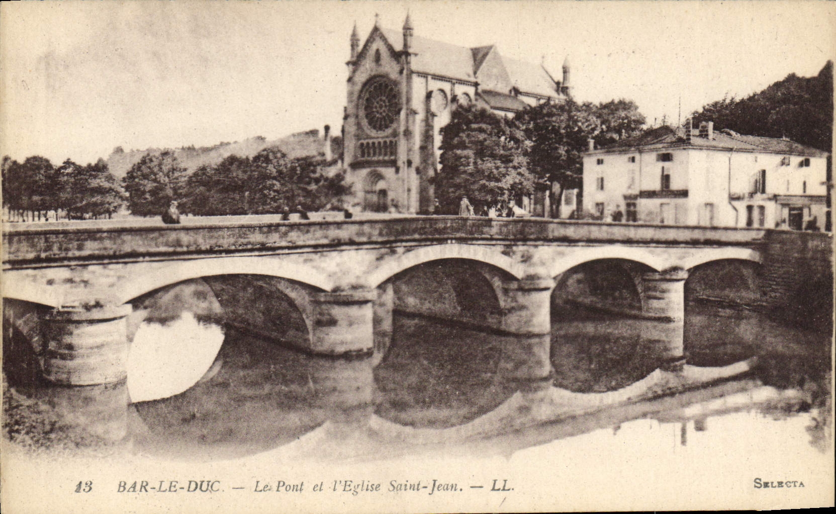 CPA Bar le Duc Le Pont et l'Eglise Saint Jean 