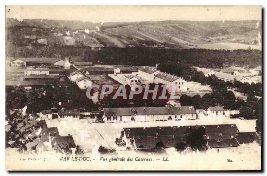 CPA Bar le Duc Vue generale des Casernes Militaria
