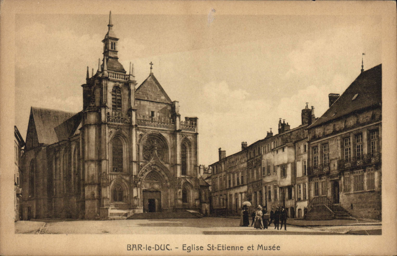 CPA Bar le Duc Eglise St Etienne et Musee 