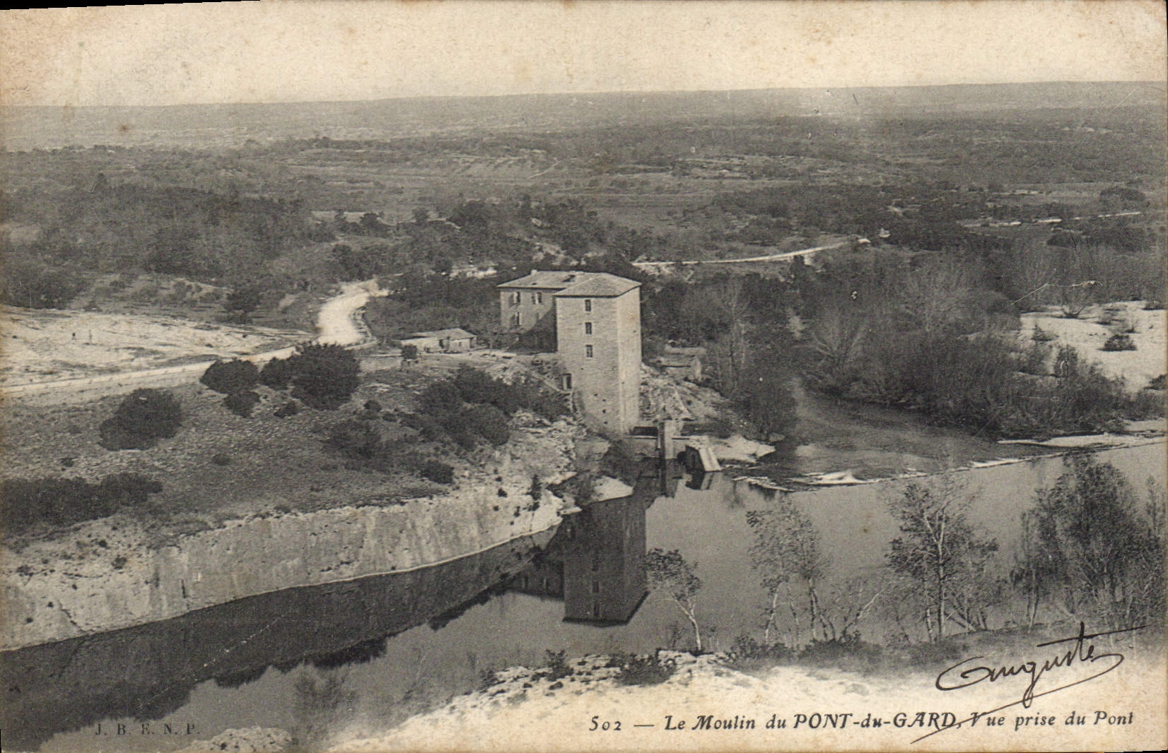 CPA Le Moulin du Pont du Gard Vue prise du Pont 