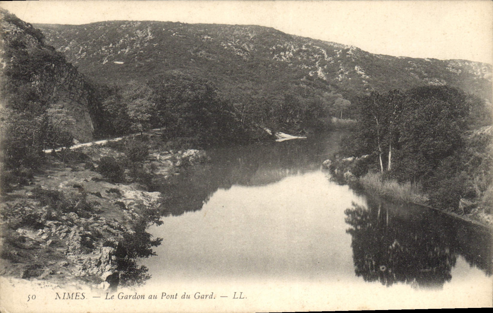CPA Nimes Le Gardon au Pont du Gard 