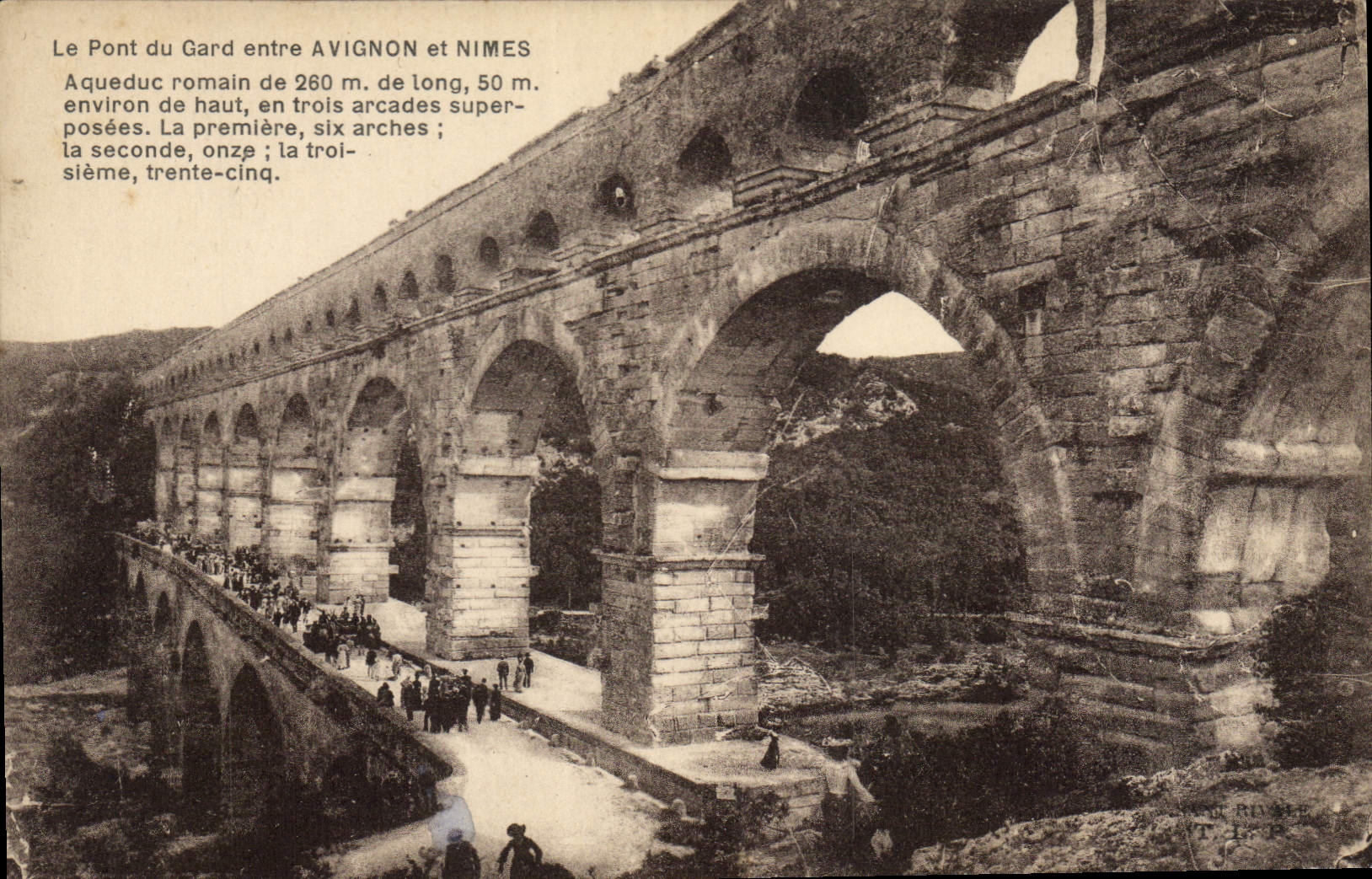 Le Pont du Gard entre AVIGNON et NIMES — Aqueduc romain — éditeur : RIVET