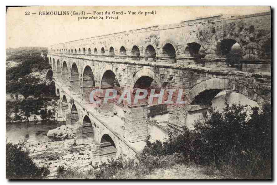 CPA Remoulins Gard Pont du Gard Vue de profil prise cote St Privat 